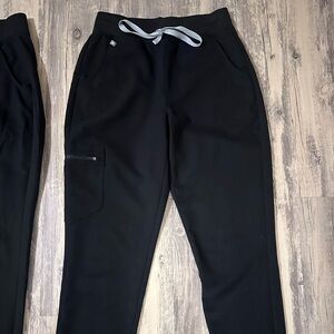 Like New! 1 Pair of Figs Zamora Jogger- Small